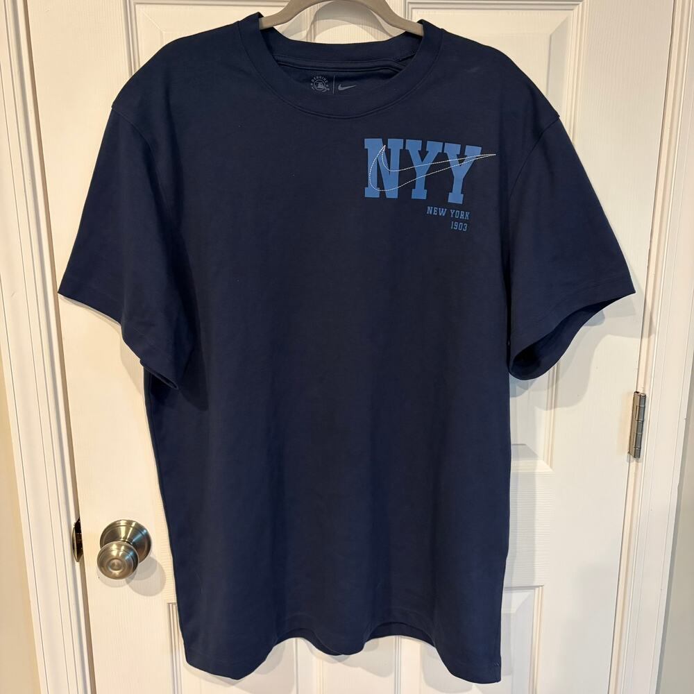 Nike New York Yankees Embroidered Graphic Tee Navy Large
